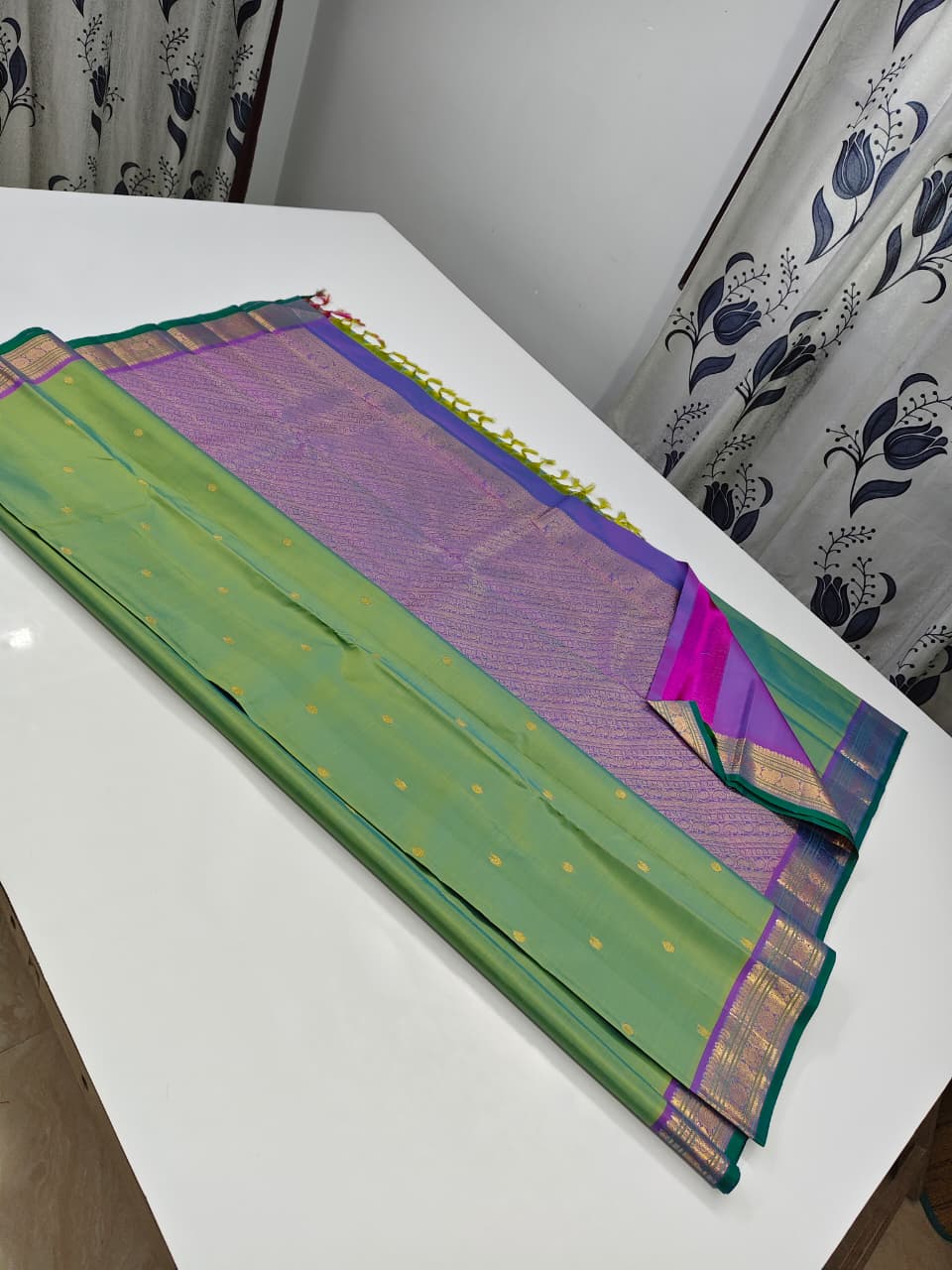 . Pure Kanchipuram Handloom Silk Saree – Parrot Green with Purple Pallu (Vintage Small Border)