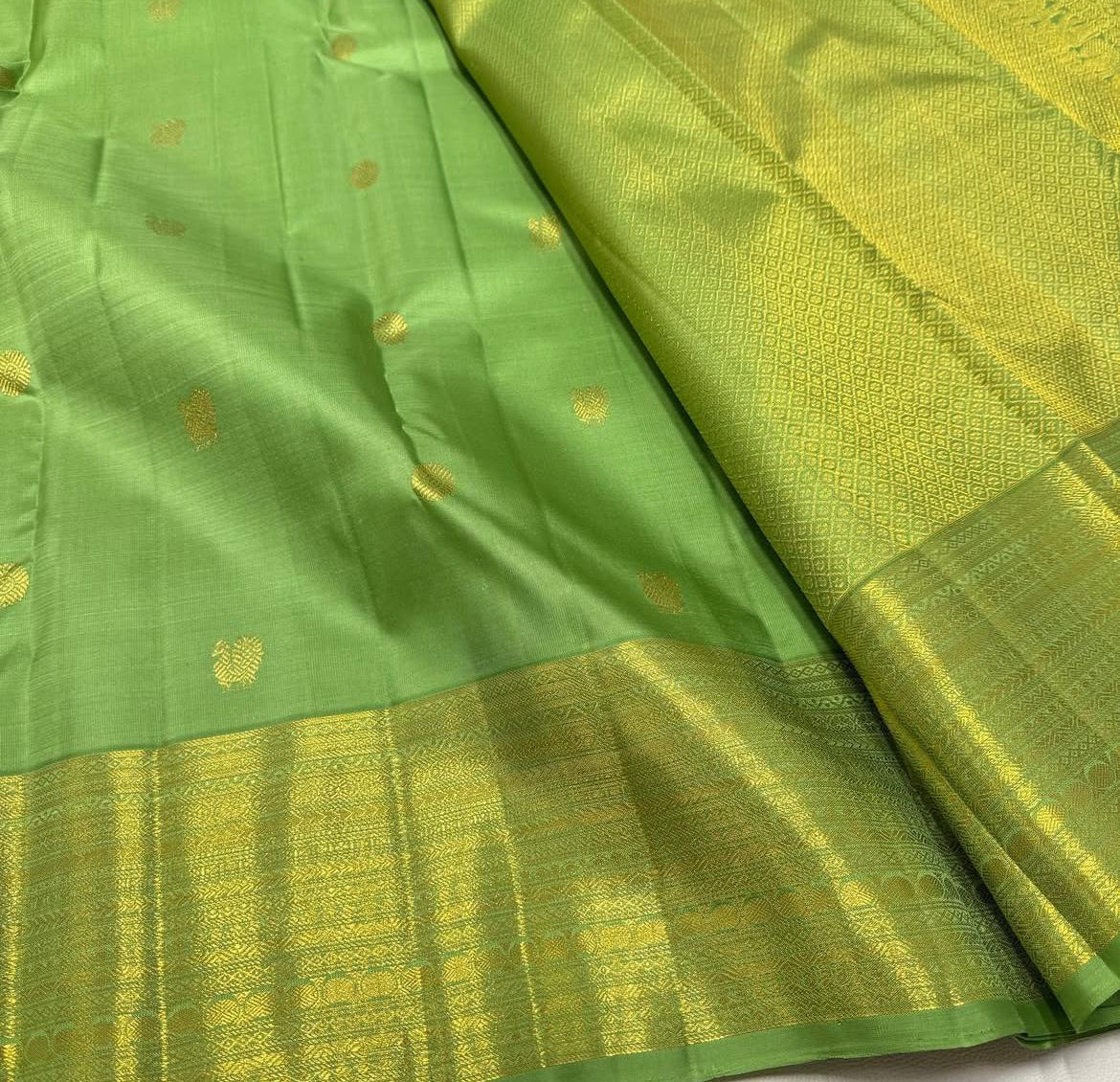 . Pure Kanchipuram Handloom Silk Saree – Apple Green | Traditional South Indian Bridal Saree |